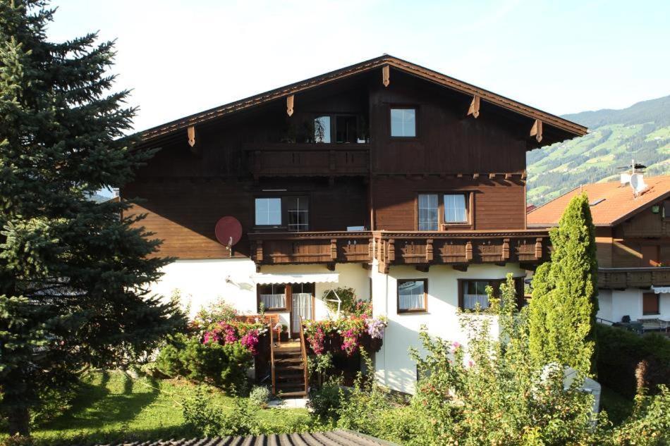 Ferienwohnung Koessler Christian Fügen Exteriör bild